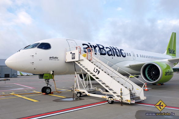 Airbus A220-300
